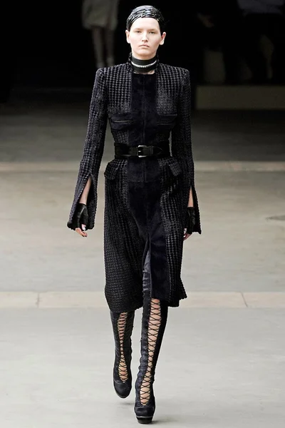 Look 15